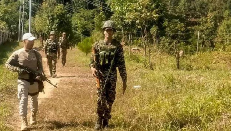 मणिपुर में गश्त लगाते सुरक्षा कर्मी। फोटो फाइल
