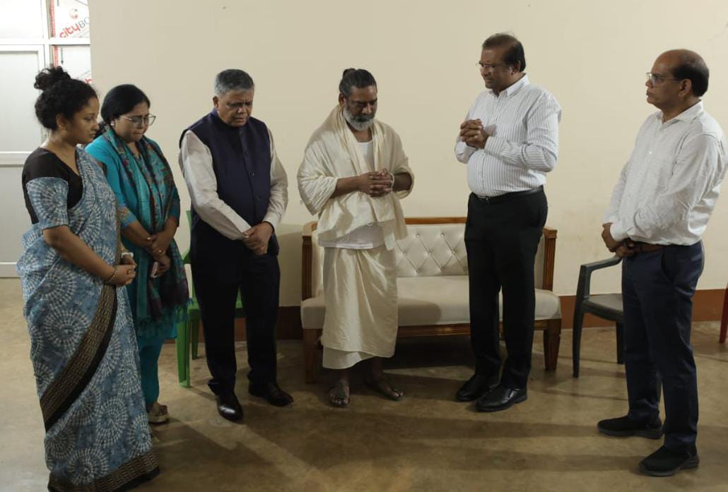 सीएम से मुलाकात करते डॉ पॉल