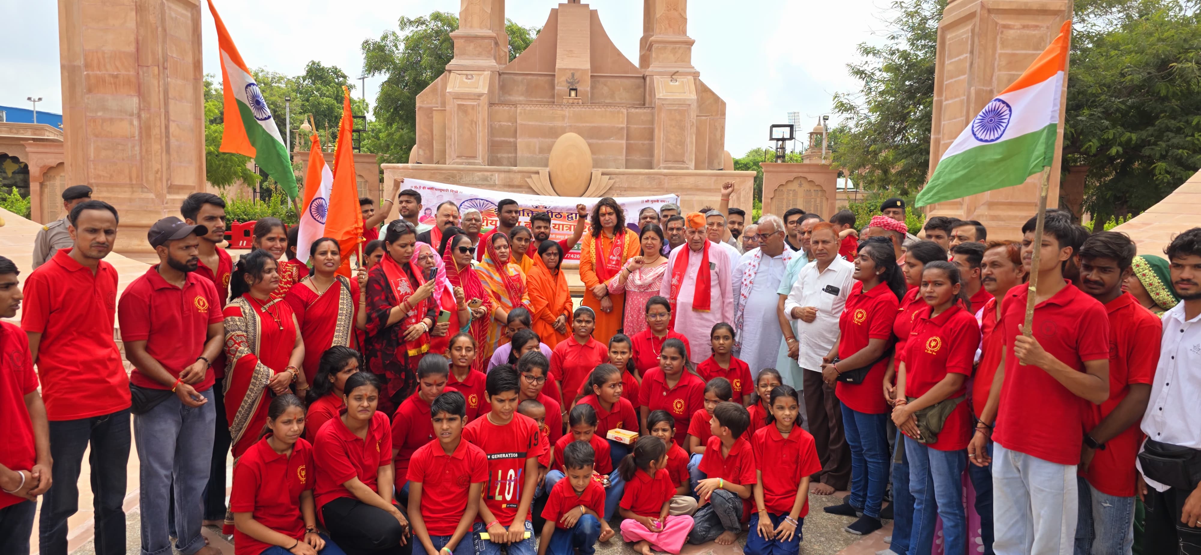 राष्ट्रीय रक्षा बंधन यात्रा का शुभारंभ राष्ट्रीय रक्षा बंधन यात्रा का शुभारंभ