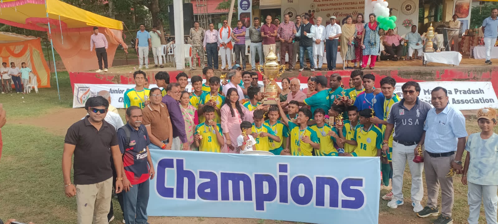 उप्र ने असम को 3-0 से हराकर जूनियर नेशनल राष्ट्रीय फुटबाल चैंपियनशिप कब्जाई उप्र ने असम को 3-0 से हराकर जूनियर नेशनल राष्ट्रीय फुटबाल चैंपियनशिप कब्जाई