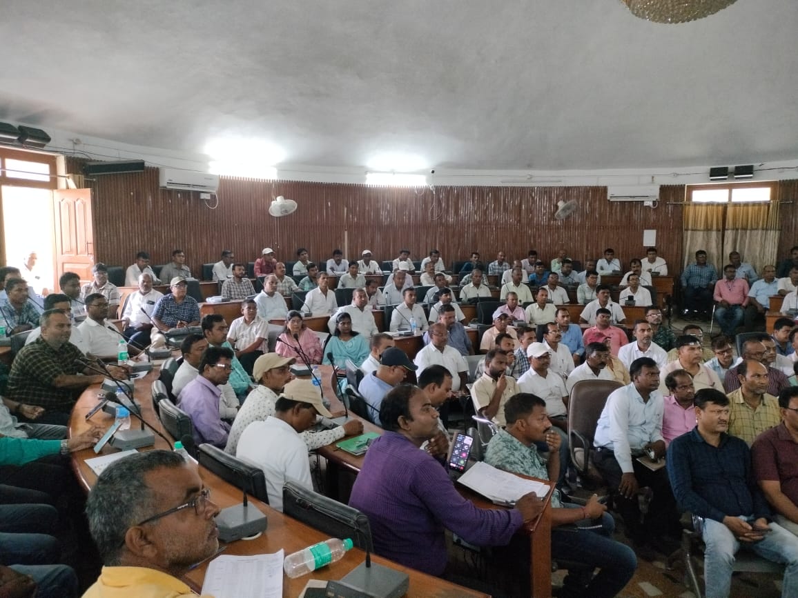 प्रशिक्षण में भाग लेते पंचायत रोजगार सेवक व अधिकारी