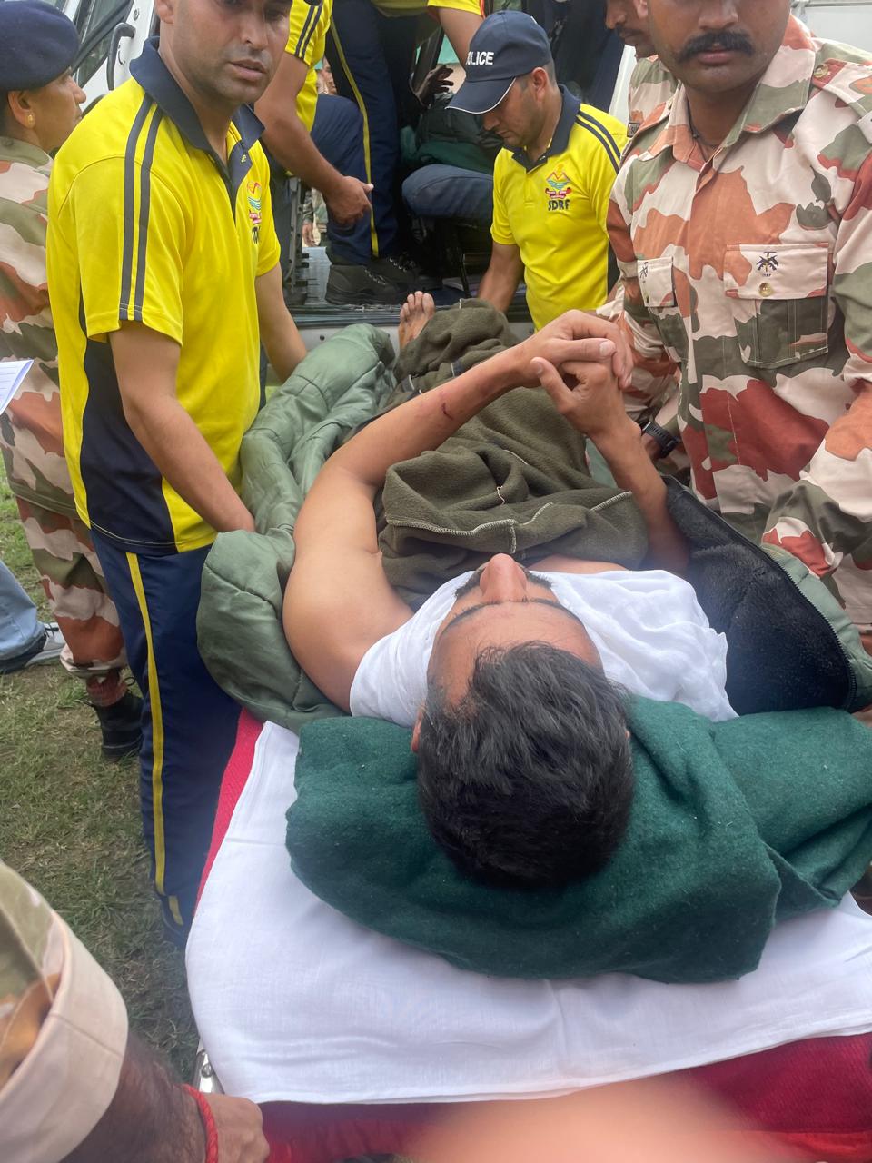 सेना देवदूत बनकर उतरी , धराली में राहत-बचाव कार्य जारी।। सेना देवदूत बनकर उतरी , धराली में राहत-बचाव कार्य जारी।।