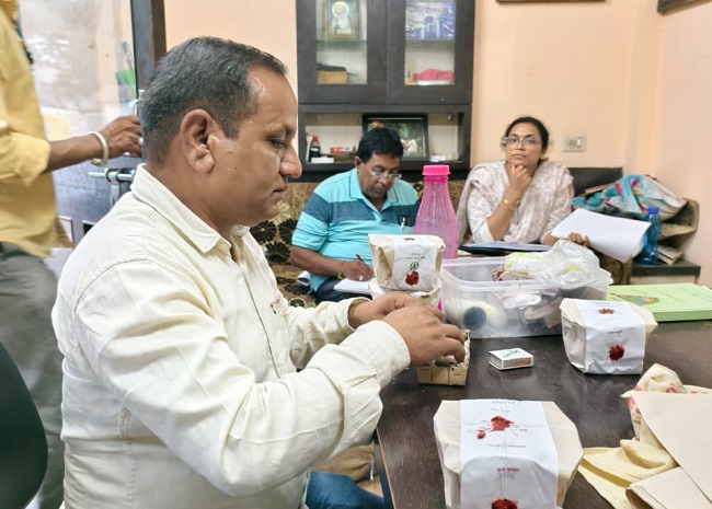 विभिन्न प्रतिष्ठानों से लिये गये नमूने