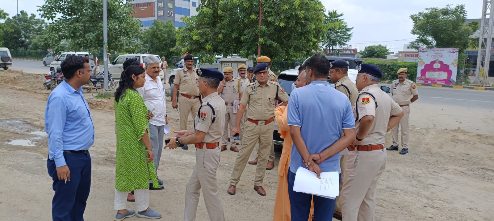 जन्माष्टमी की भव्य तैयारी : गुप्त वृंदावन धाम में पुलिस प्रशासन ने किया निरीक्षण