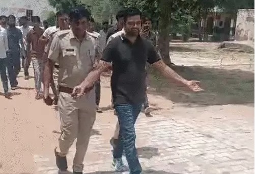 चूरू: सरकारी स्कूल में पीटीआई चूरू: सरकारी स्कूल में पीटीआई