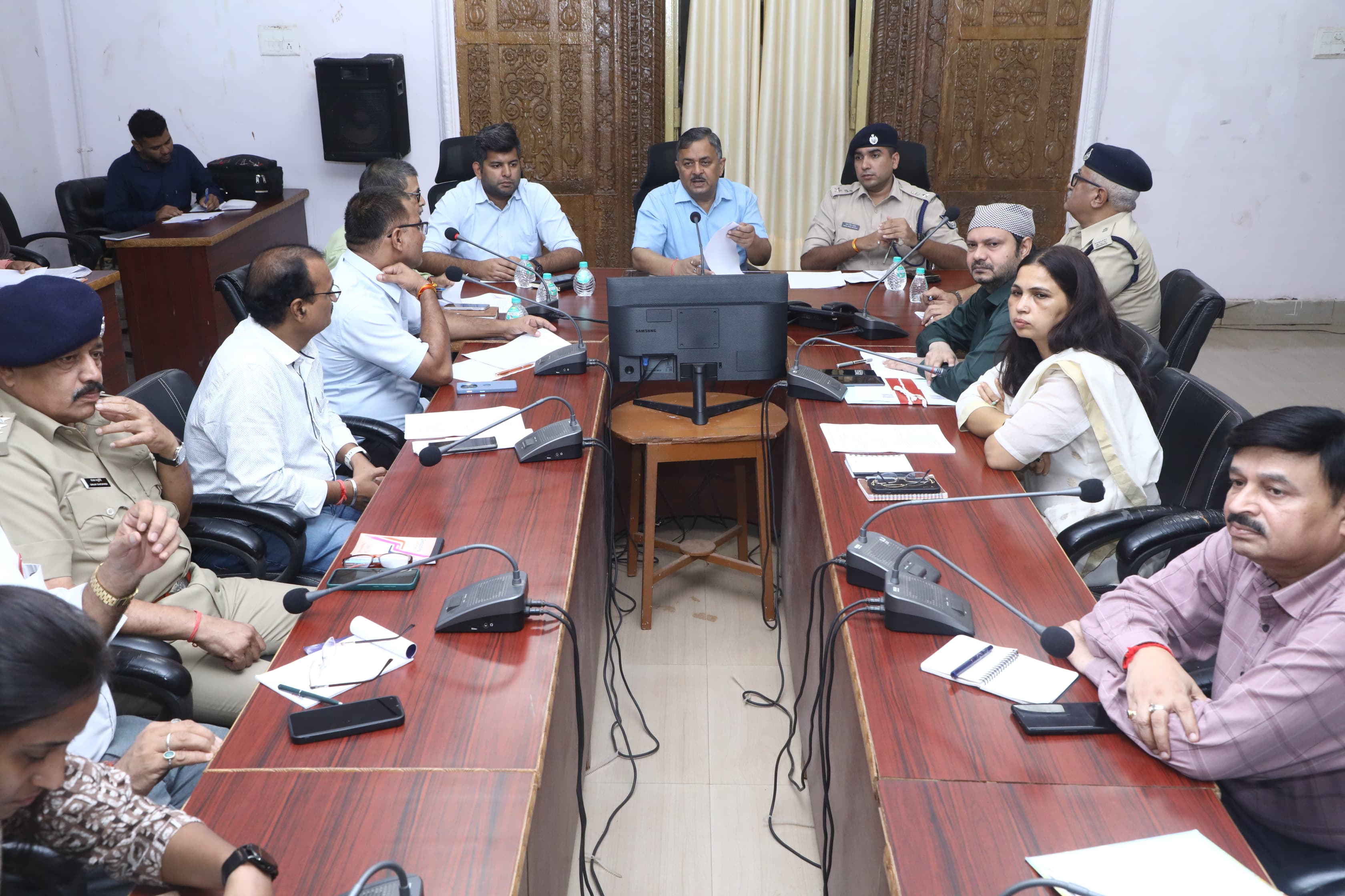 तैयारियों को लेकर कलेक्टर ने ली बैठक तैयारियों को लेकर कलेक्टर ने ली बैठक