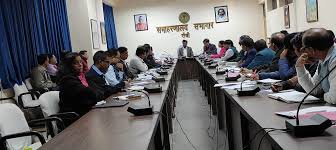 समाहरणालय में बैठक करते उपायुक्‍त की फाइल फोटो