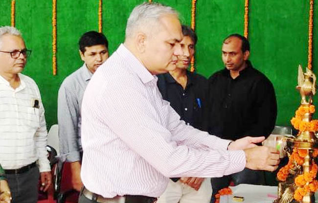सोनीपत: प्रधानाचार्य परवेश सांगवान संबोधित करते हुए