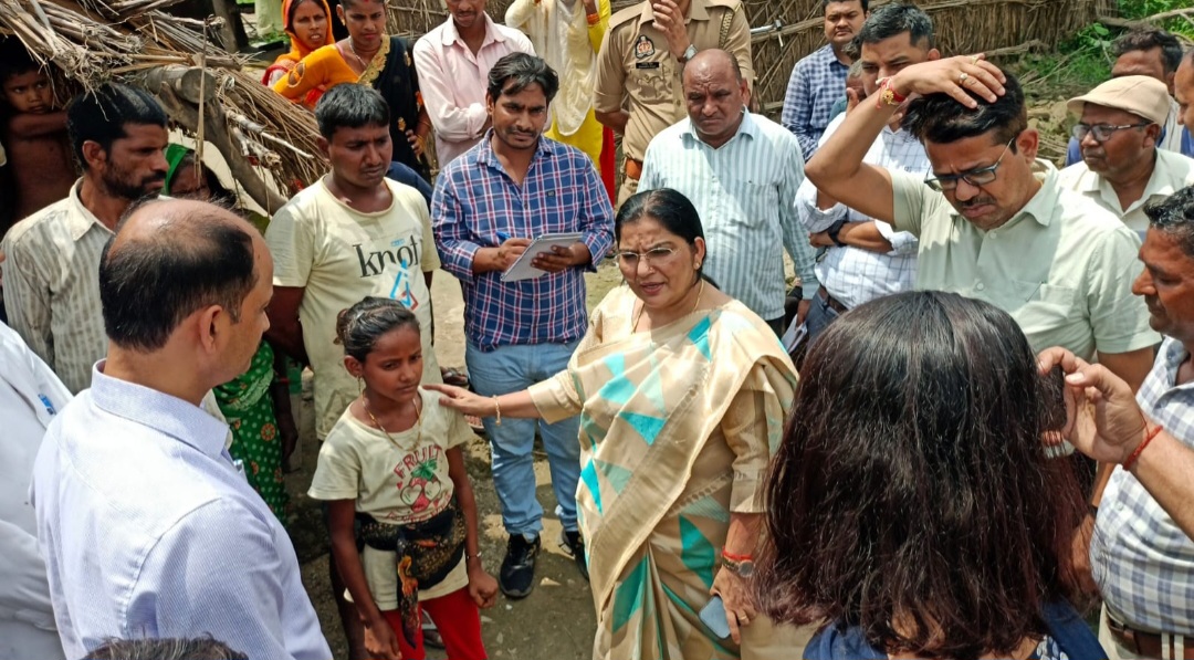 कन्नौज: बाढ़ प्रभावितो को किसी भी चीज का अभाव न होने पाए: रजनी तिवारी कन्नौज: बाढ़ प्रभावितो को किसी भी चीज का अभाव न होने पाए: रजनी तिवारी