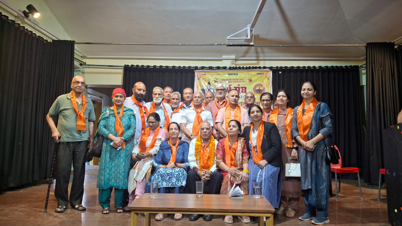धर्मसंघ श्री भूतनाथ मंदिर के पदाधिकारी। धर्मसंघ श्री भूतनाथ मंदिर के पदाधिकारी।