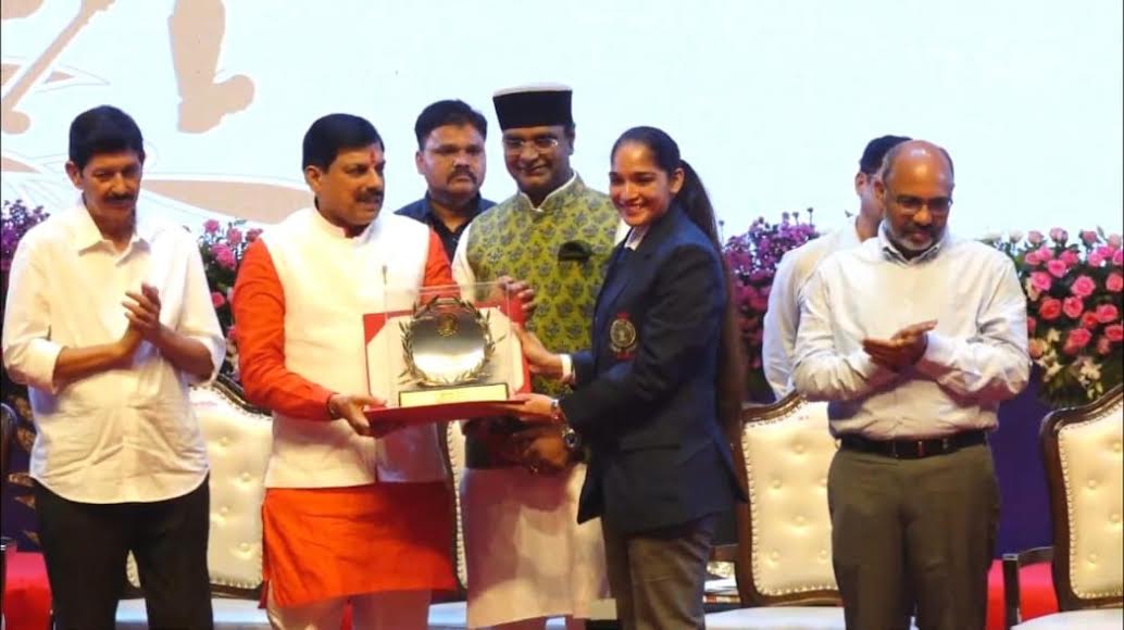 मंदसौर की हॉकी खिलाड़ी नीलू डाडिया सर्वोच्च खेल पुरस्कार विक्रम पुरस्कार से सम्मानित