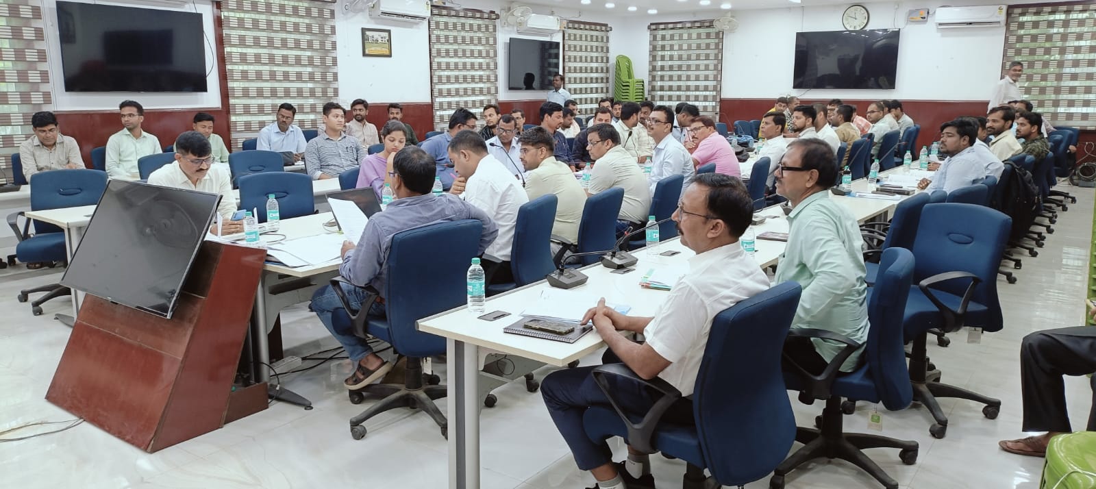अररिया फोटो:प्रशिक्षण में सीओ और आरओ