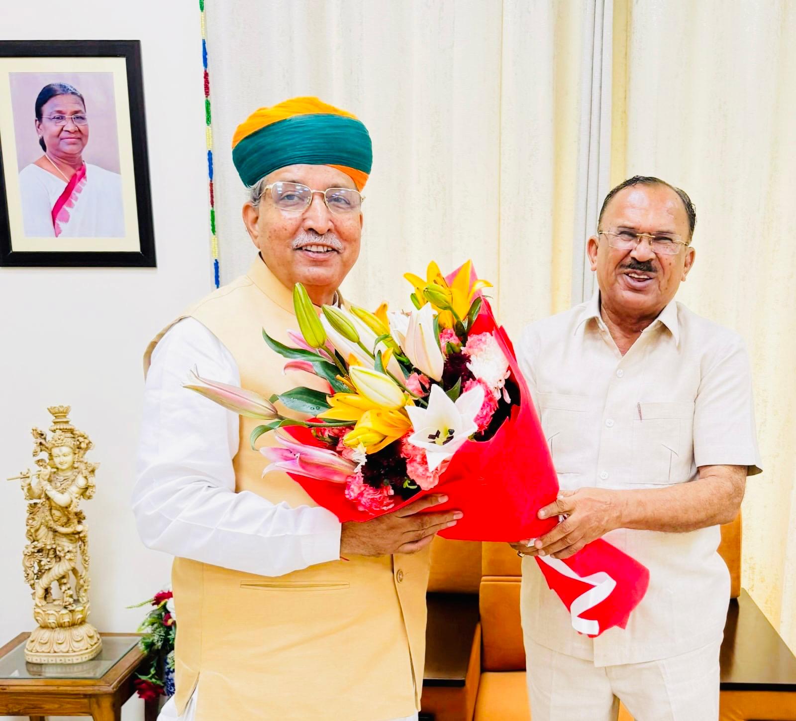 राजस्थान विधानसभा अध्यक्ष देवनानी ने केंद्रीय मंत्री अर्जुन राम मेघवाल से शिष्टाचार भेंट करते हुए।