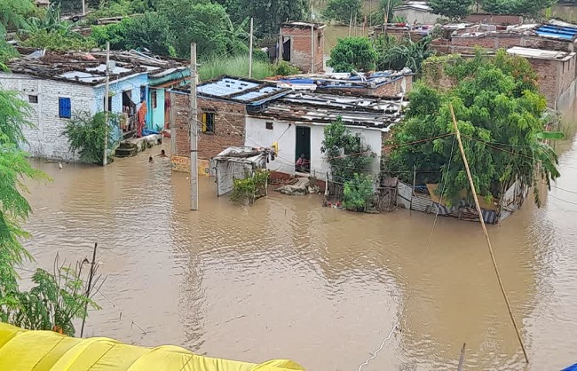 पटना में गंगा नदी का पानी निचले इलाके में पहुंचा