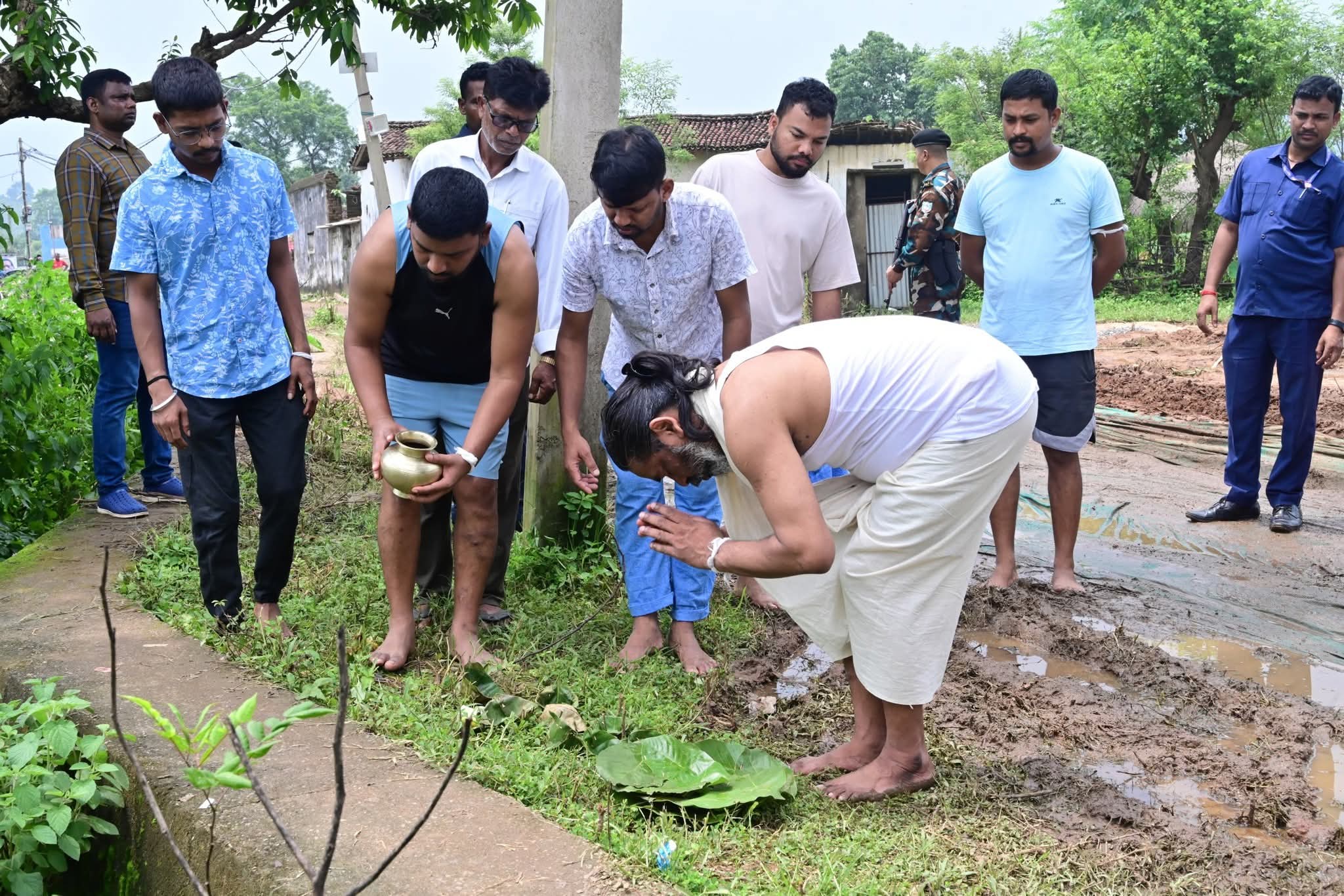परंपरा का निर्वहन करते हेमंत सोरेन