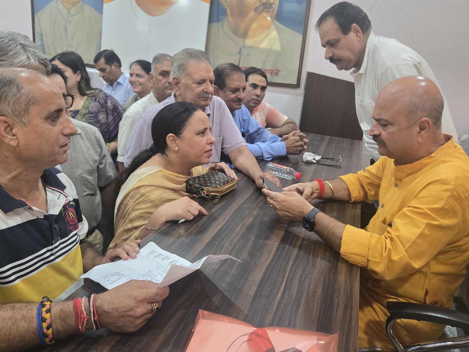 भाजपा ने कच्ची छावनी में जन दरबार लगाकर जनता की समस्याएं सुनी भाजपा ने कच्ची छावनी में जन दरबार लगाकर जनता की समस्याएं सुनी