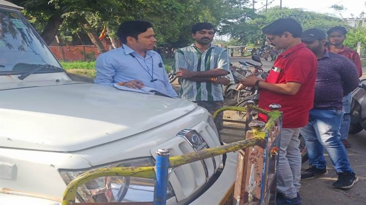इंदौरः खुले में कचरा फेंकने पर 20 हजार रुपये का स्पॉट फाइन इंदौरः खुले में कचरा फेंकने पर 20 हजार रुपये का स्पॉट फाइन