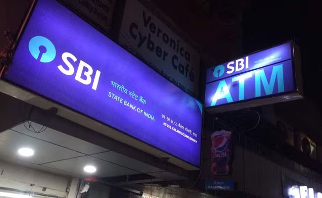 रात के अंधेरे में शहर के एटीएम असुरक्षित रात के अंधेरे में शहर के एटीएम असुरक्षित