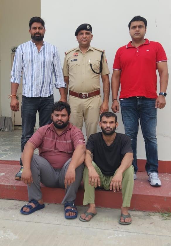 पुलिस हिरासत में अवैध हथियार रखने के आरोपी पुलिस हिरासत में अवैध हथियार रखने के आरोपी