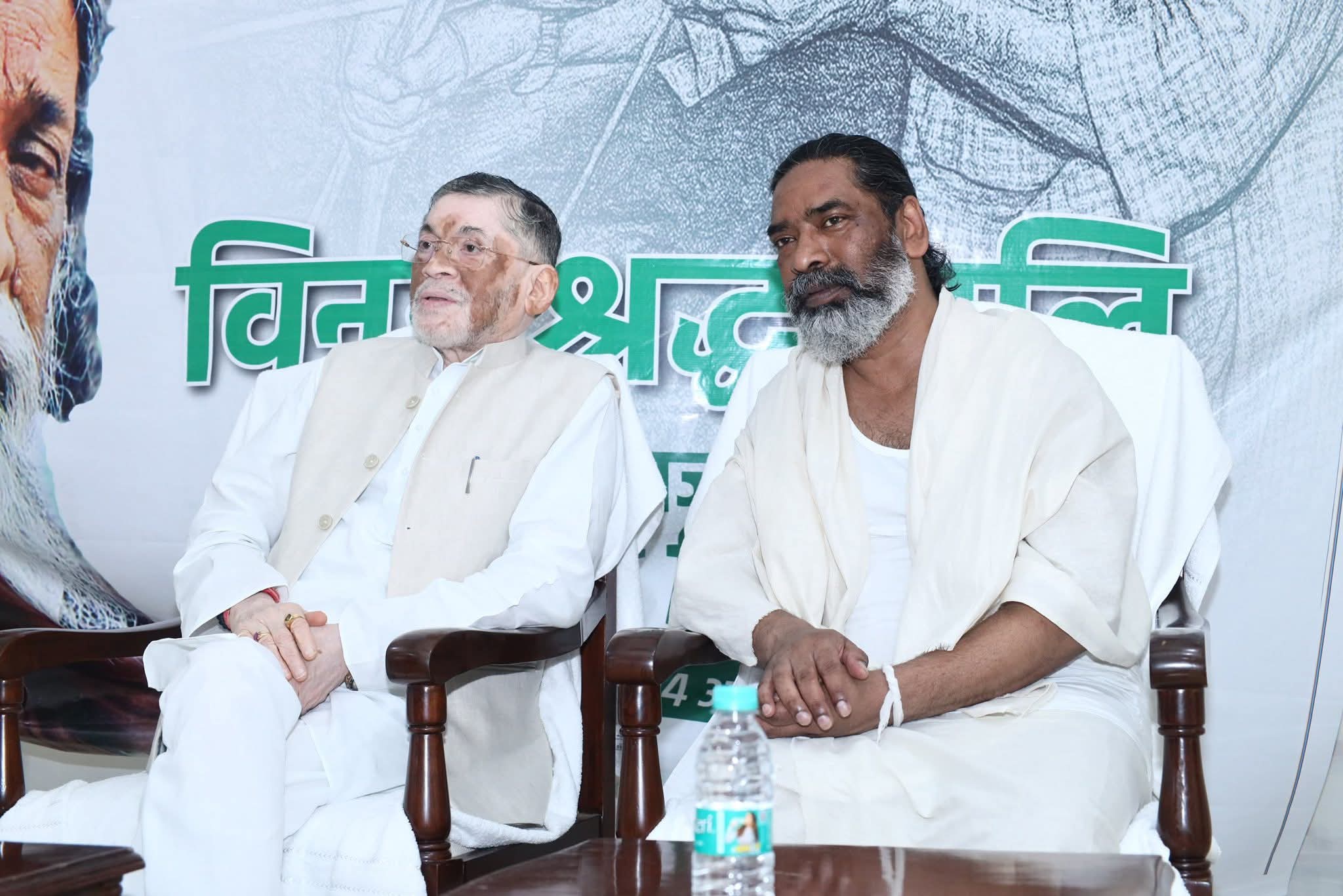 सीएम हेमंत सोरेन के साथ राज्यपाल संतोष गंगवार