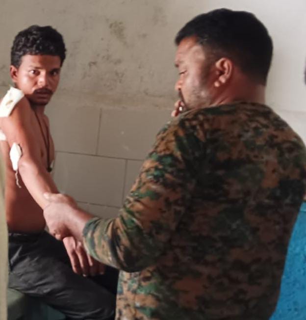 बांधवगढ़ टाइगर रिजर्व क्षेत्र में बाघ के हमले से युवक घायल बांधवगढ़ टाइगर रिजर्व क्षेत्र में बाघ के हमले से युवक घायल