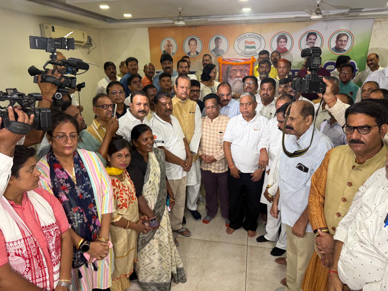 श्रद्धांजलि सभा में मौजूद कांग्रेस के नेता