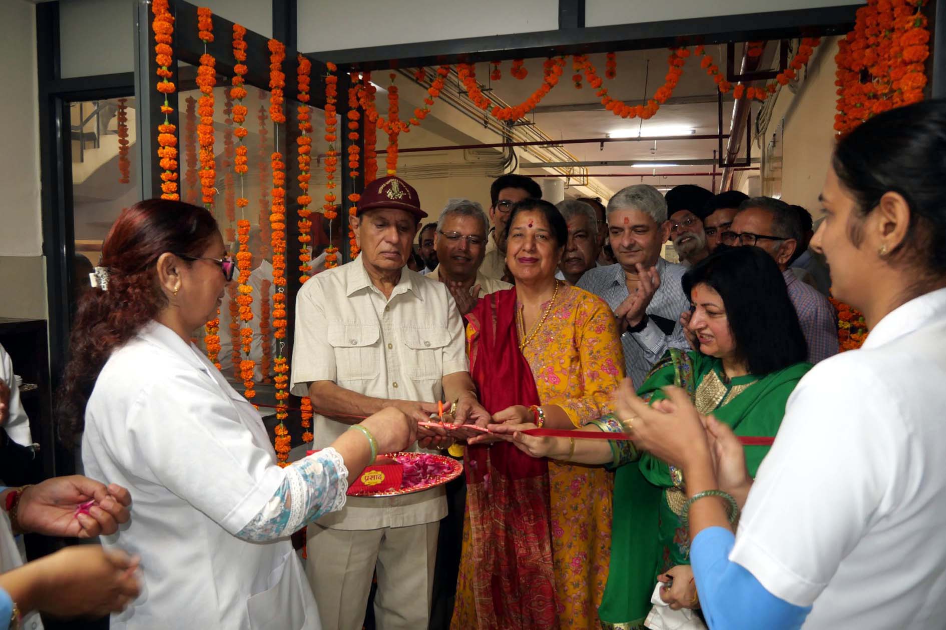 अग्रोहा मेडिकल में कार्यक्रम का शुभारंभ करते पूर्व सांसद जनरल डीपी वत्स। अग्रोहा मेडिकल में कार्यक्रम का शुभारंभ करते पूर्व सांसद जनरल डीपी वत्स।