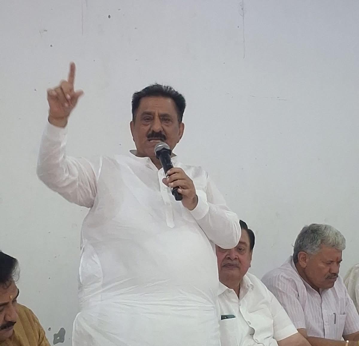 पूर्व राज्यमंत्री सुभाष सुधा विभाजन विभीषिका स्मृति दिवस को लेकर बैठक लेते हुए