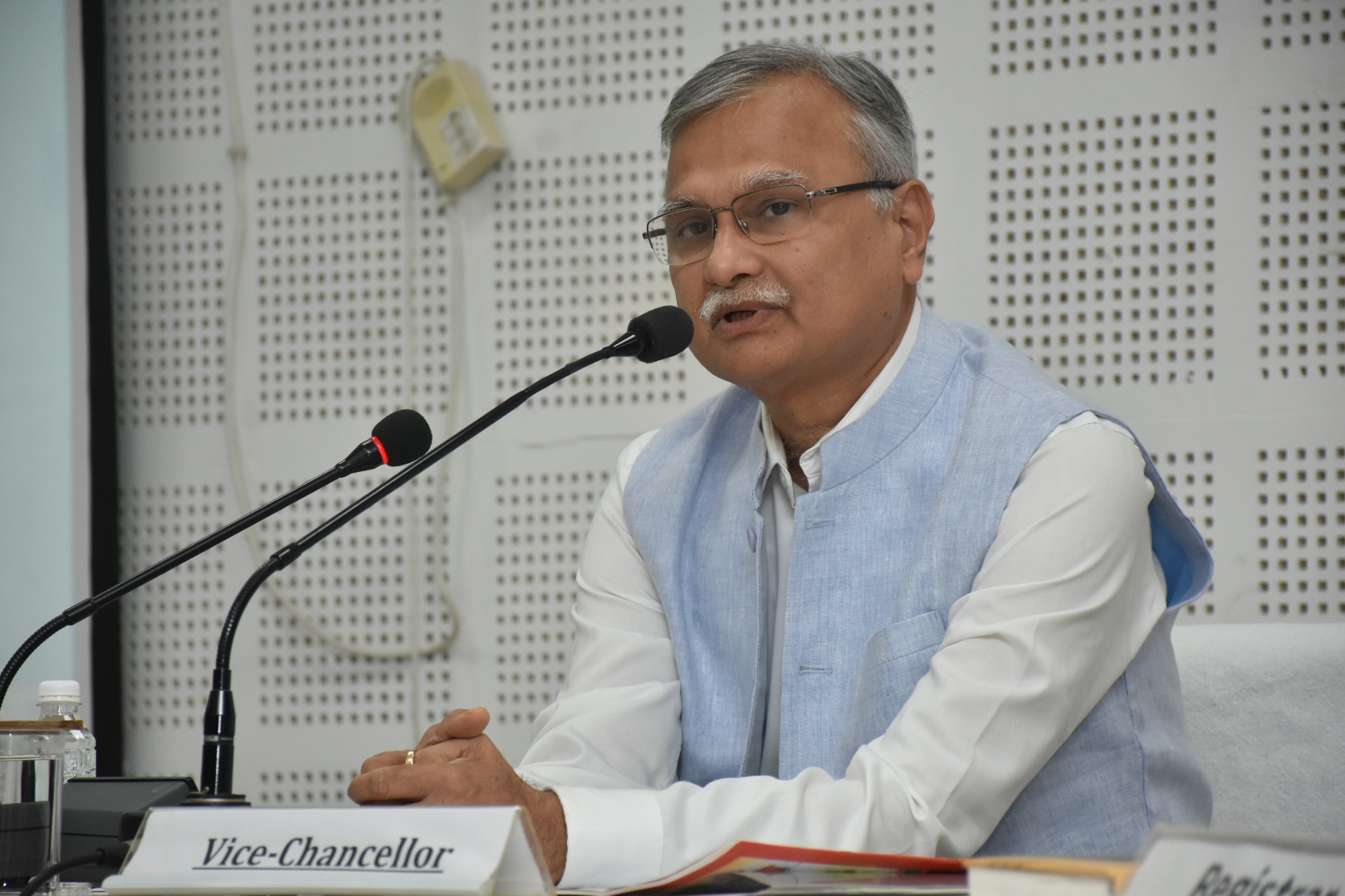 कुलपति प्रो. अजीत कुमार चतुर्वेदी कुलपति प्रो. अजीत कुमार चतुर्वेदी