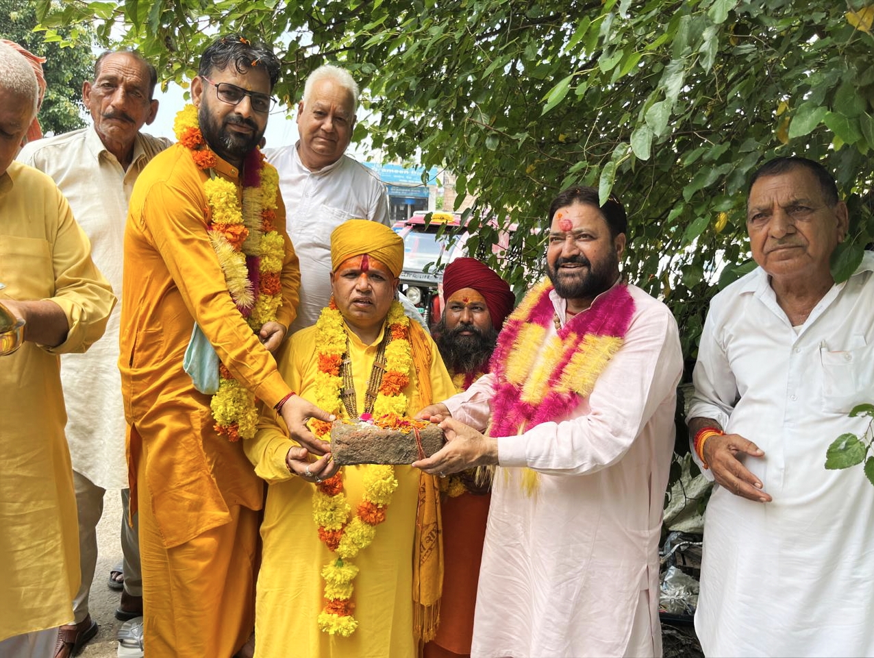 बाबा दुर्गा दास जी की स्मृति में रेहल गांव में श्री रघुनाथ द्वार का शिलान्यास
