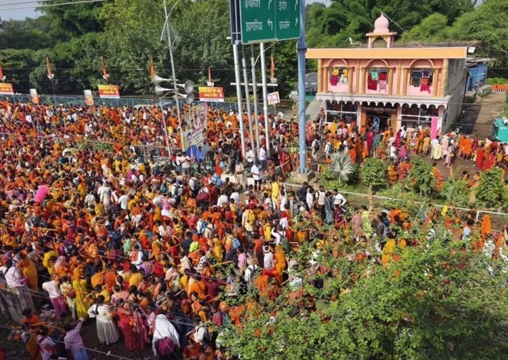 कुबरेश्वरधाम में निकली गई भव्य कावड़ यात्रा कुबरेश्वरधाम में निकली गई भव्य कावड़ यात्रा