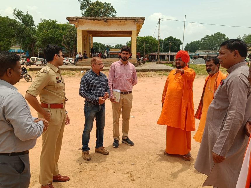 मुख्यमंत्री के धर्मजयगढ़ दौरे के पूर्व जायजा लेते हुए मुख्यमंत्री के धर्मजयगढ़ दौरे के पूर्व जायजा लेते हुए