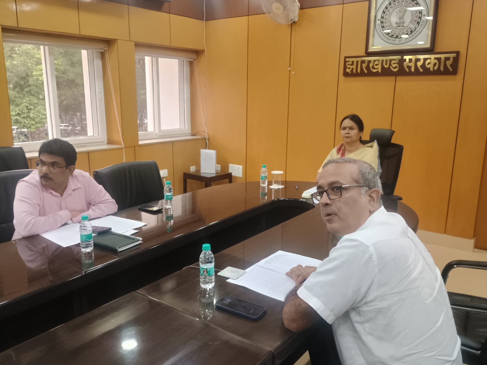 मुख्य सचिव बैठक करते