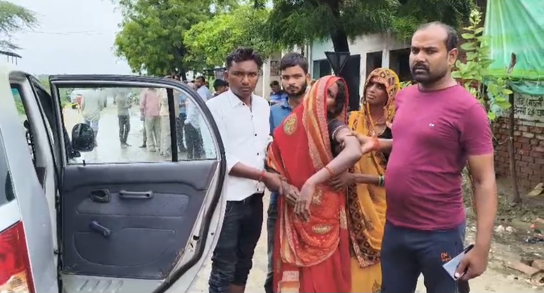 मृतक की पत्नी व परिजन