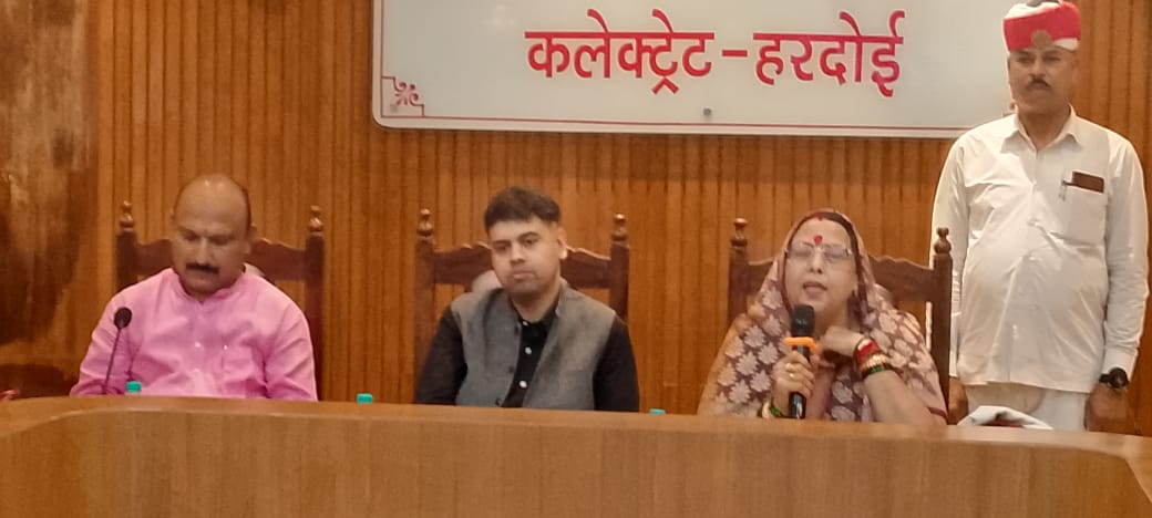स्वतंत्रता संग्राम सेनानियों के परिजनों को किया गया सम्मानित स्वतंत्रता संग्राम सेनानियों के परिजनों को किया गया सम्मानित