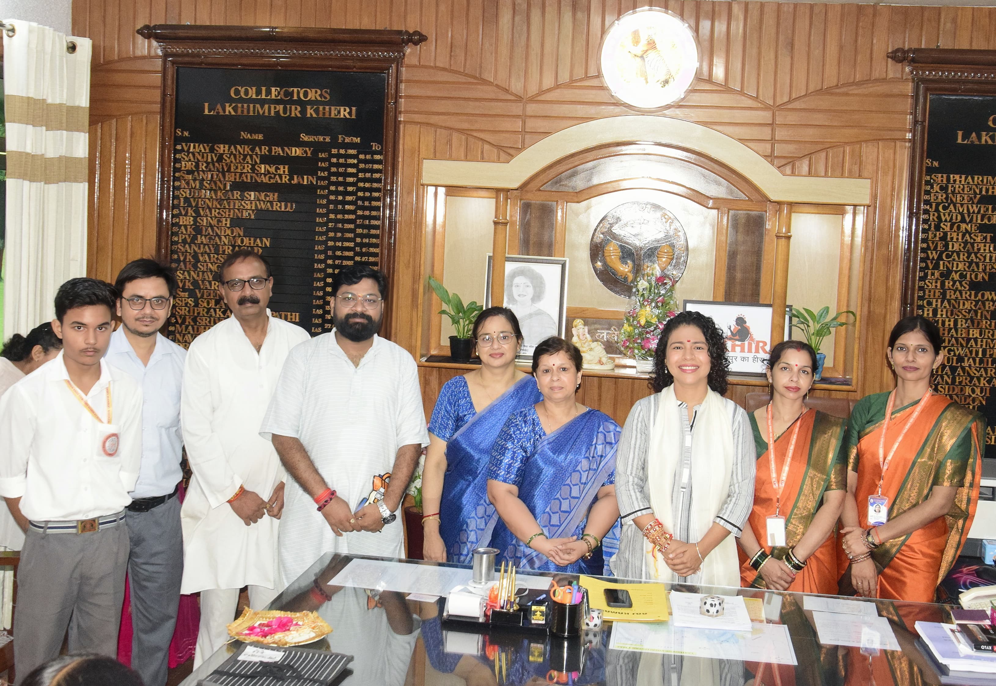 पंडित दीनदयाल उपाध्याय के शिक्षक शिक्षिकाओं साथ डीएम दुर्गा शक्ति नागपाल