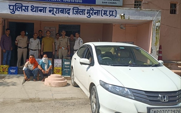 मुरैना: लग्जरी वाहन से अवैध शराब की तस्करी करते हुये तीन युवक गिरफ्तार