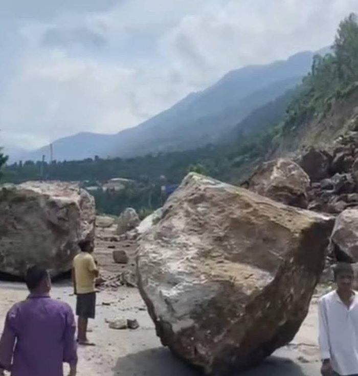भूस्खलन से प्रभावित मनाली किरतपुर फोर लेन