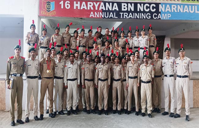 हकेवि के एनसीसी कैडेट्स।