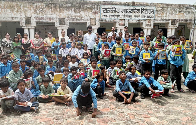 सोनीपत: राजकीय माध्यमिक विद्यालय में आयोजित कार्यक्रम में उपस्थित सदस्य