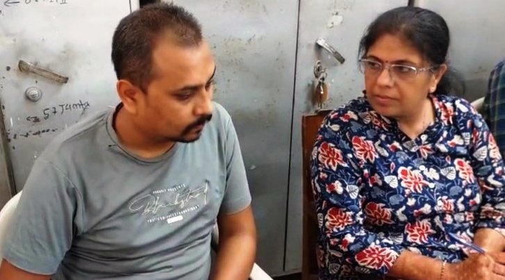 जबलपुर लोकायुक्त टीम ने हाउसिंग बोर्ड के बाबू को रिश्वत लेते रंगे हाथों पकड़ा