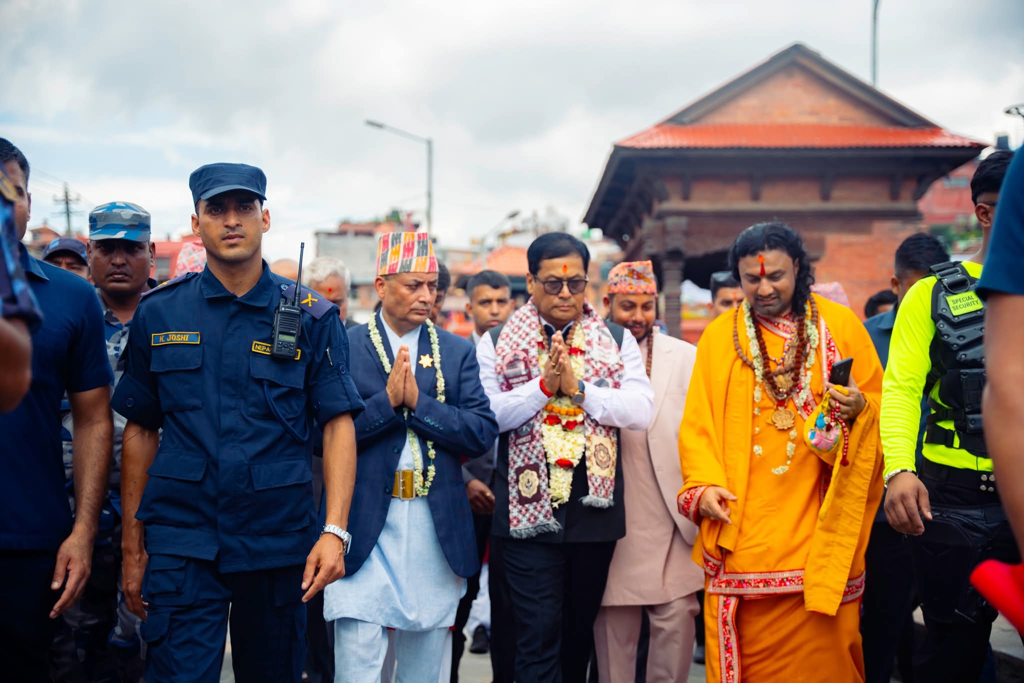 पशुपतिनाथ मंदिर में विशेष पूजा के बाद केंद्रीय मंत्री सर्वानंद सोनोवाल