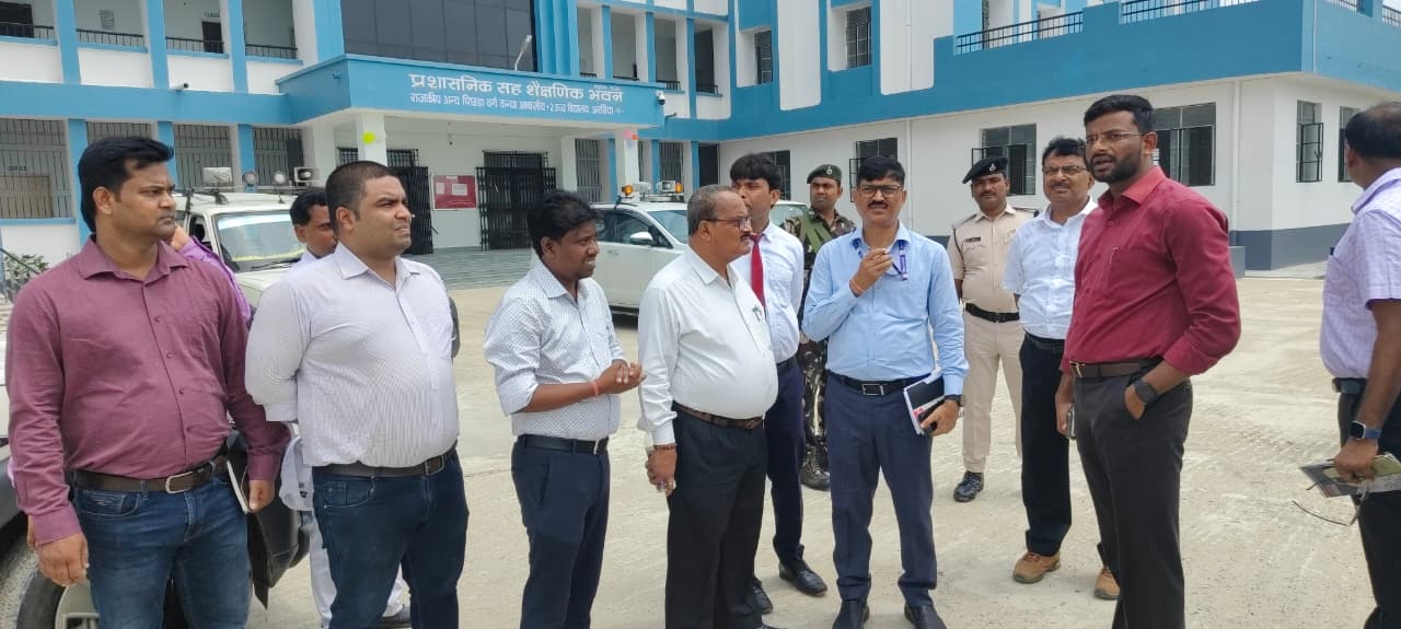 अररिया फोटो:डीएम निरीक्षण करते
