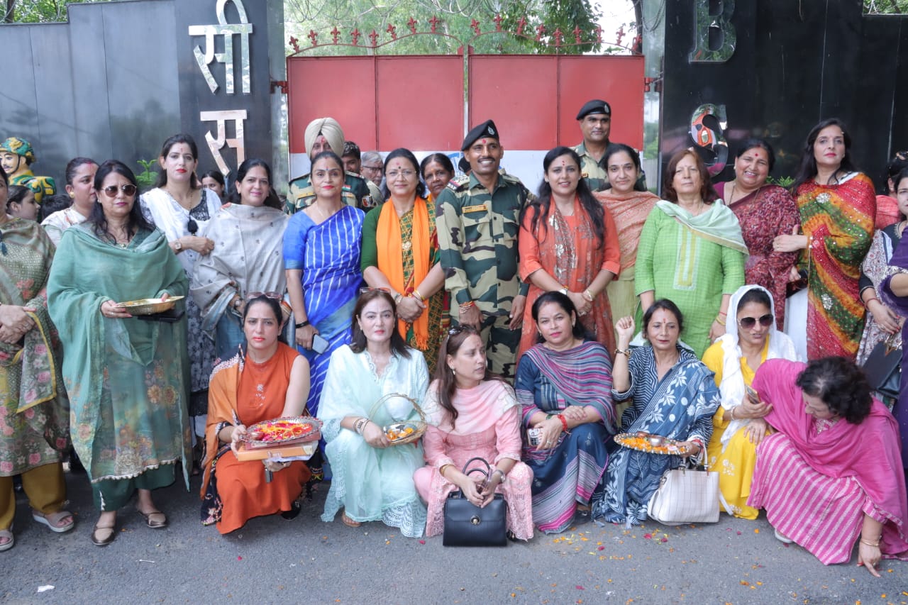 भाजपा महिला मोर्चा ने सुचेतगढ़ सीमा पर बीएसएफ जवानों के साथ रक्षाबंधन मनाया
