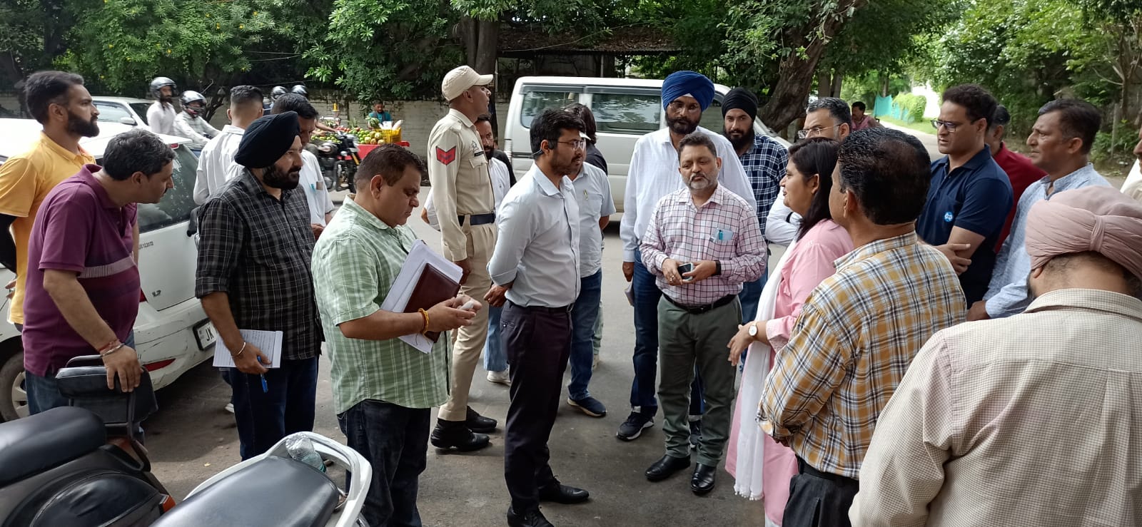 जम्मू नगर निगम ने पूरे शहर में स्ट्रीट लाइट की मरम्मत में तेजी लाने के लिए विशेष अभियान तेज किया जम्मू नगर निगम ने पूरे शहर में स्ट्रीट लाइट की मरम्मत में तेजी लाने के लिए विशेष अभियान तेज किया