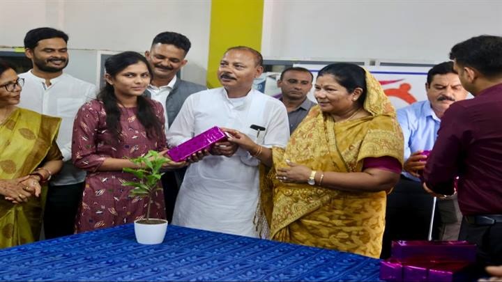 पीएचई मंत्री ने जेईई एवं नीट में चयनित विद्यार्थियों को किया सम्मानित