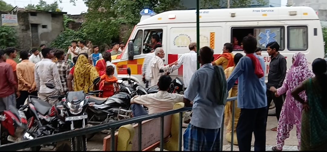 तेज रफ्तार ट्रक ने दो मासूमों को रौंदा, नाजुक हालत में  रेफर  लौरिया