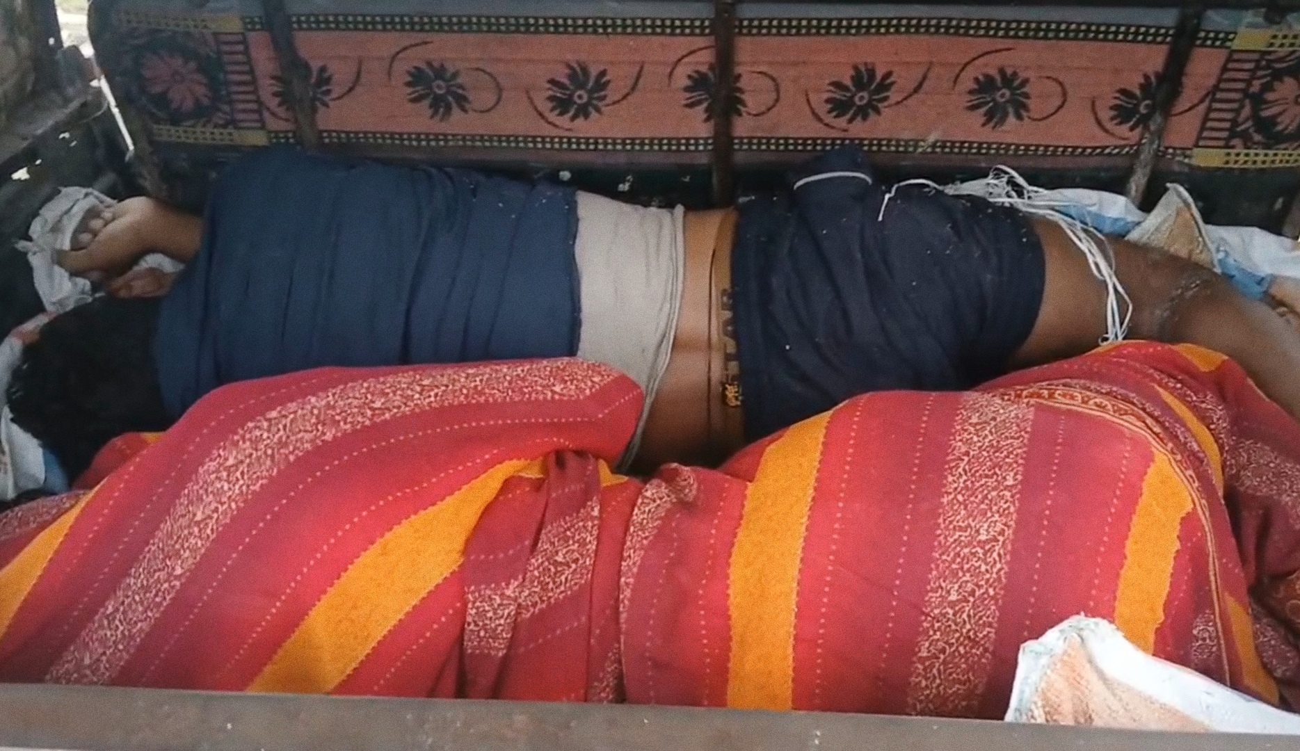 अररिया फोटो:टेम्पो में मृतक का शव