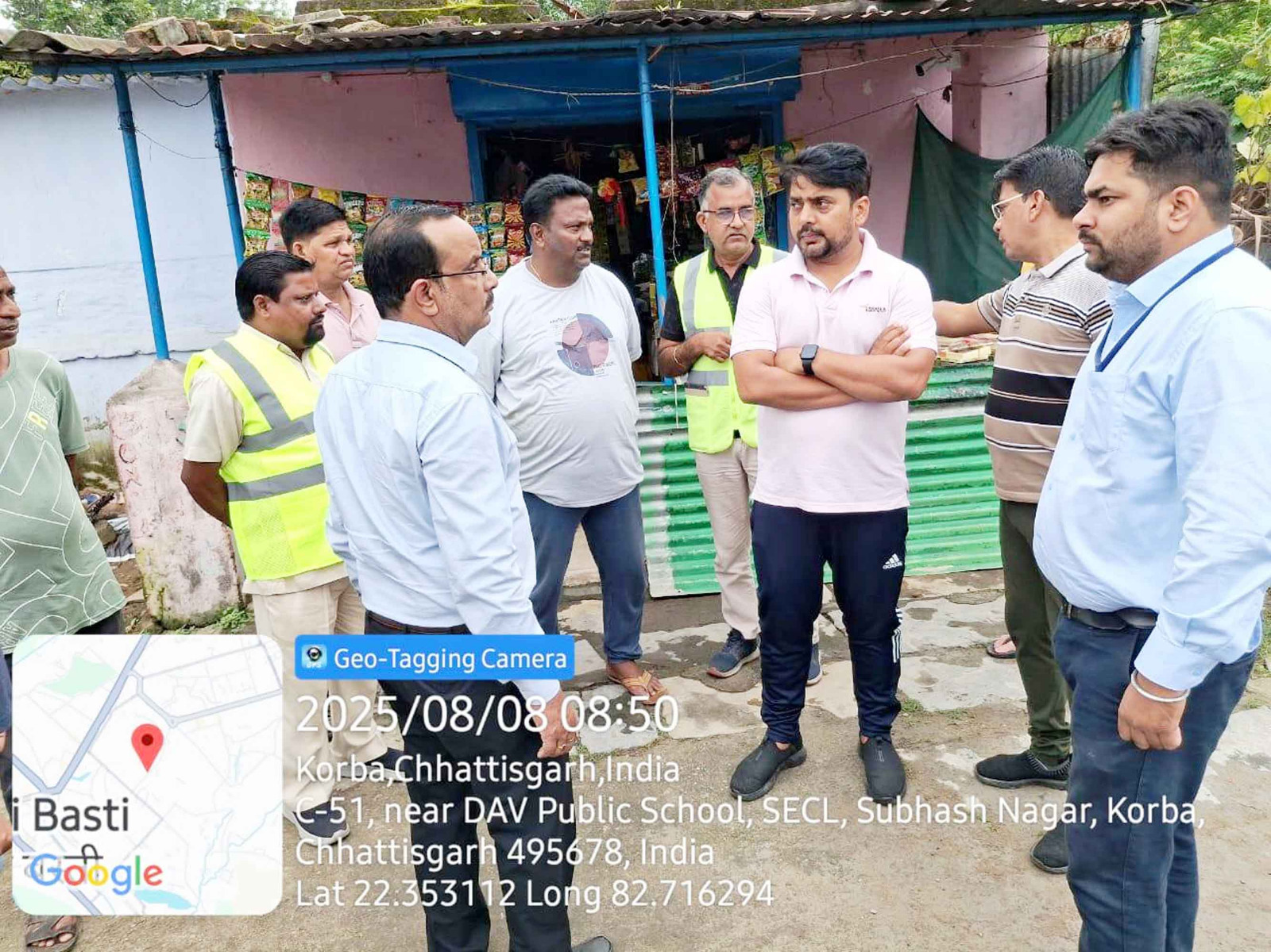 कोरबा : एस.ई.सी.एल.की कालोनियों में पसरी गंदगी व एस.एल.आर.एम.सेंटर की बदहाली पर भड़के आयुक्त
