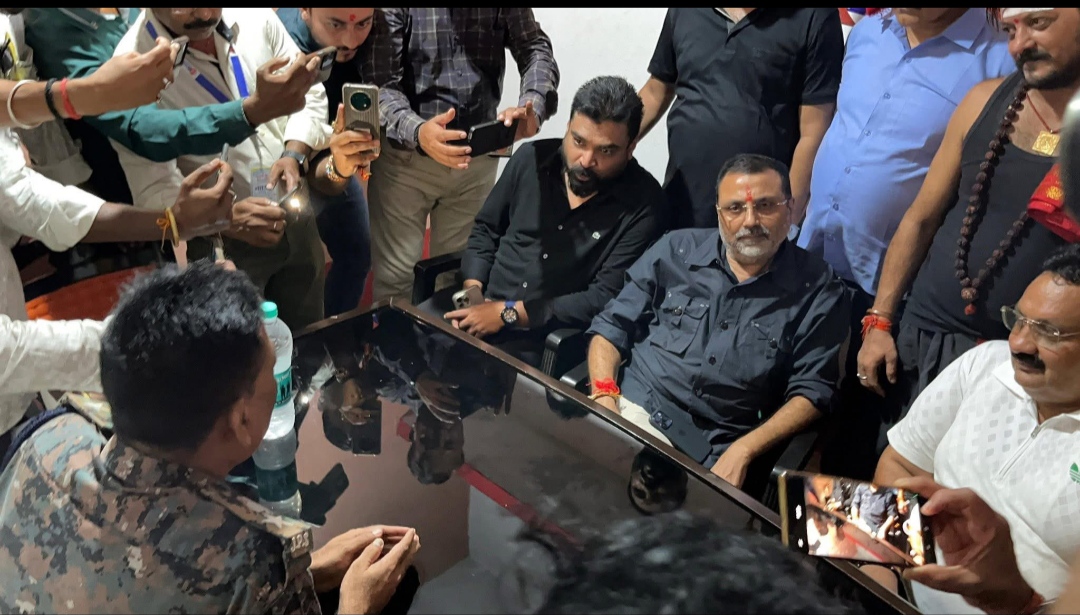 सांसद सहित अन्य